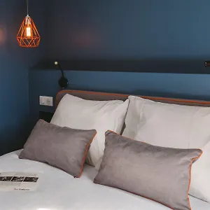 Le Petit Cosy 3*, Paris France